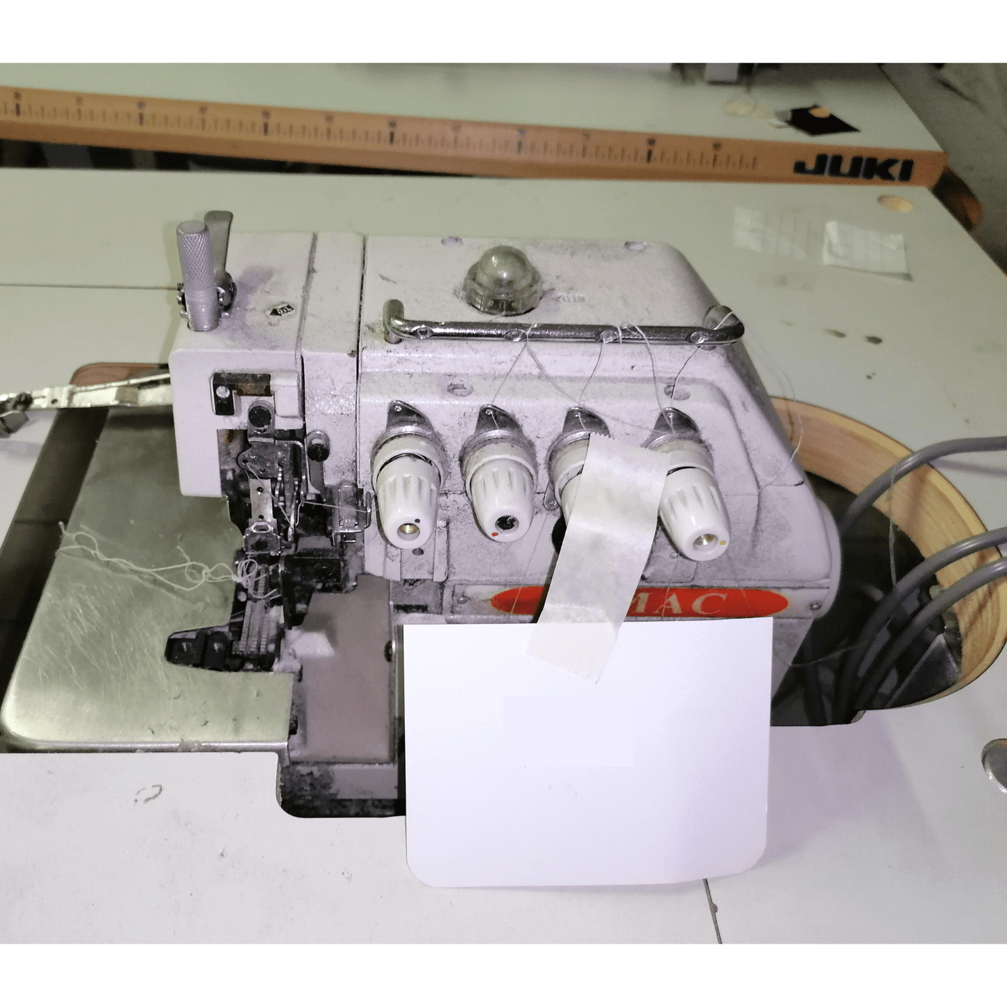 Macchina da cucire Tagliacuci 2 aghi incassata SIMAC - Cucito Industriale Usato