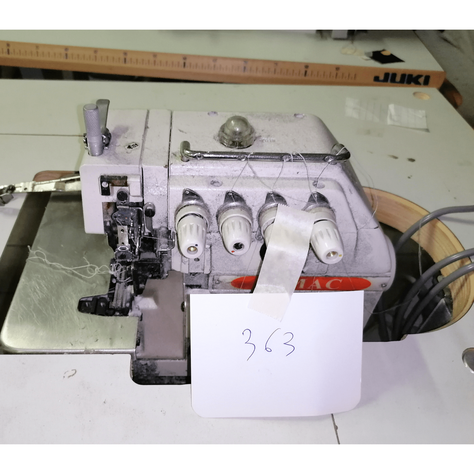 Macchina da cucire Tagliacuci 2 aghi incassata - Cucito Industriale Usato